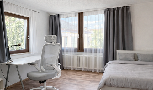 Furnished 1-bedroom apartment (42 m²) with a separate kitchen, elevator, and a prime location in Mannheim Q1.