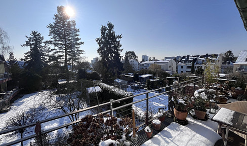 Spacious 5.5-room maisonette apartment with a large south-facing terrace – quiet location near Huthpark, close to Bornheim.