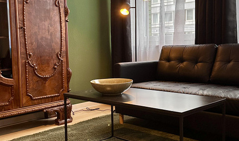 Large, furnished room available in a new apartment shared by three people – includes balcony, garden access, and internet.