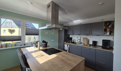 Comfortable apartment with a conservatory and balcony, located in a quiet area on the outskirts of the city.