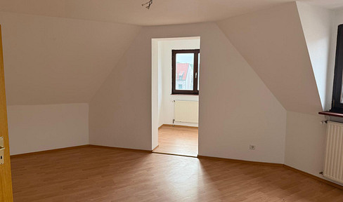 Large 2-bedroom apartment (approximately 80 m²) in a central location in Bochum – available immediately.