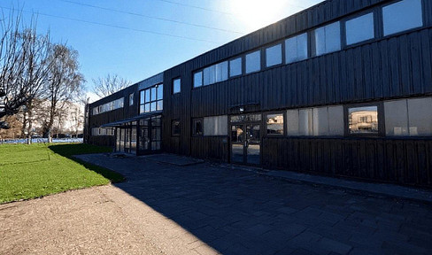Flexible commercial space with 2385 m², including an atrium | Divisible into units starting from 150 m² | Stuhr, near Bremen.