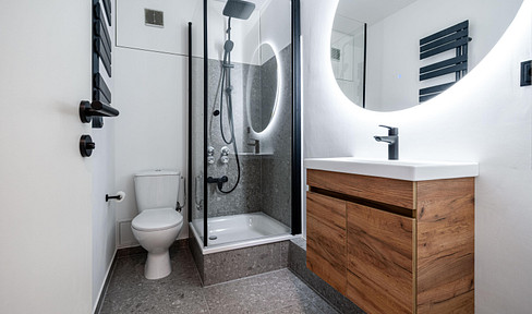 5% yield potential: A modern, fully renovated and furnished apartment in Solln, available for immediate move-in.