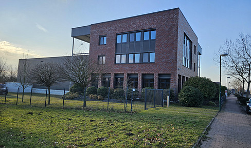 High-quality warehouse with office and staff areas, located in the Becker steelworks - directly from the owner.