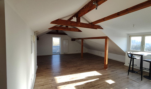 Available for occupancy – Centrally located, elevated position, close to the Deggendorf Clinic, ready for occupancy, no commission fees.
