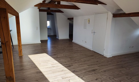 Centrally located, elevated position, close to the Deggendorf Clinic, ready for occupancy, no commission fees.