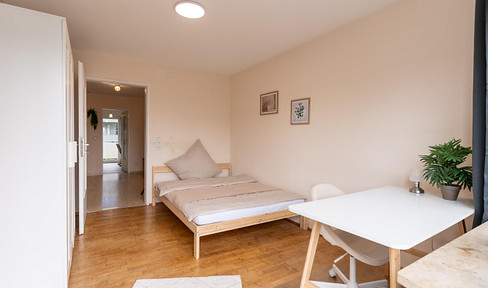 Bright, furnished room in a shared apartment with a balcony ☀️ - close to the university 🎓 and the Hörnle beach 🌊.