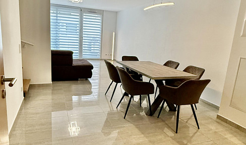 Modern house, 145 m², KFW 55 energy efficiency standard, with a garden, garage, and parking space! No commission fees.