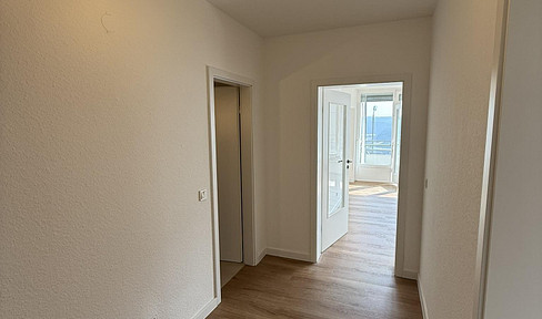 Renovated apartment ready to move into, with balcony, elevator, and garage, located in the heart of Siegen!