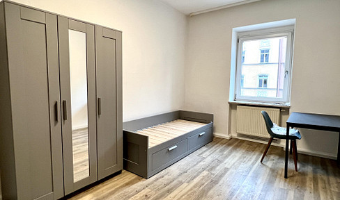Room for rent in a 3-person shared apartment / entire apartment available from April, within walking distance of the train station.