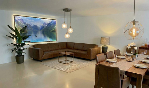 READY TO MOVE IN IMMEDIATELY! 3 rooms, open-plan kitchen, with 185 square meters of living space, plus 65 square meters of usable space in the basement.