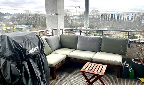 Beautiful 4-room apartment with a fitted kitchen, balcony, and lots of greenery surrounding it.