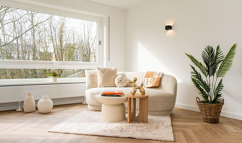 City living meets natural views - 3-room apartment, no commission fees.