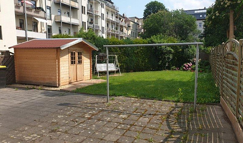 Charming 3-room apartment with fitted kitchen, garden, and historic panelled doors.