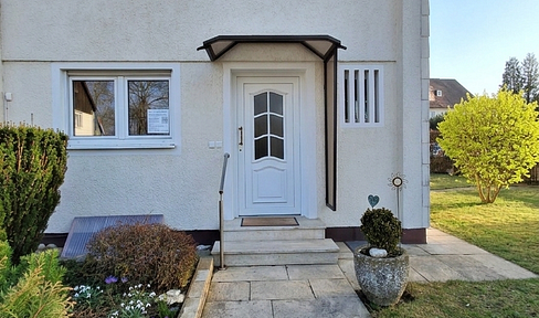 Brand new, never occupied: Completely renovated terraced house with a sunny garden, located in the northern part of the city.