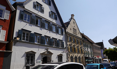 Freshly renovated 3-room apartment with elevator – Available for first occupancy after modernization.