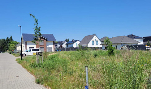Commission-free and without any obligation to a specific developer! Attractive building plot in a new development area.