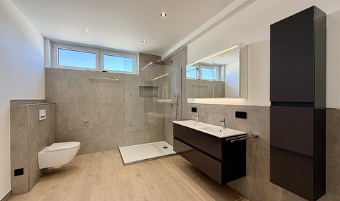 Stilvoll wohnen auf 134m² – Hochwertig sanierte Wohnung mit neuer Küche, Wintergarten & Aufzug!