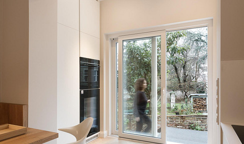 Elegant gem: Masterfully renovated historic building with a garden and exclusive features.