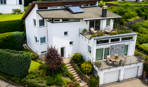 Rare opportunity: Apartment with terrace, fireplace, and private garden.
