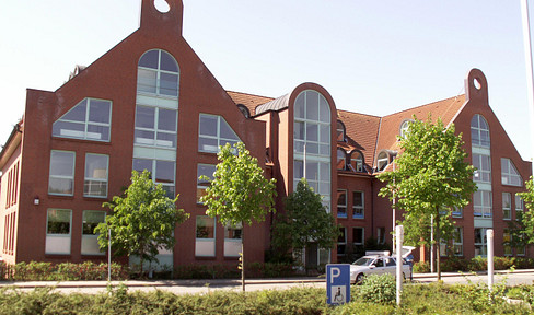 Attractive office/clinic space, including 2 parking spaces.