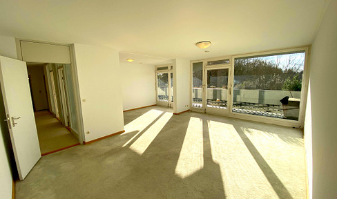 Commission-free, directly from the owner: Spacious 4.5-room apartment with 2 balconies in Munich-Solln.