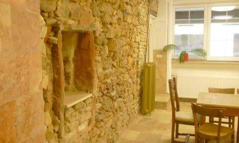 Characterful ground-floor apartment featuring natural stone, stucco work, and a generous window frontage.