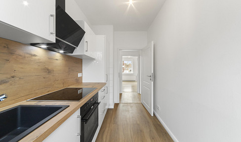 Newly renovated 3-room apartment with a new fitted kitchen, located in a quiet area and a well-maintained building.