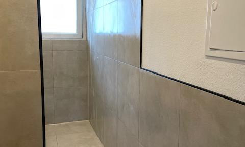 Investment property or for personal use. Completely renovated 2.5-room apartment with 2 balconies.