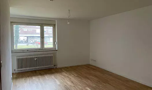 One-bedroom apartment near the city center, with a fitted kitchen.