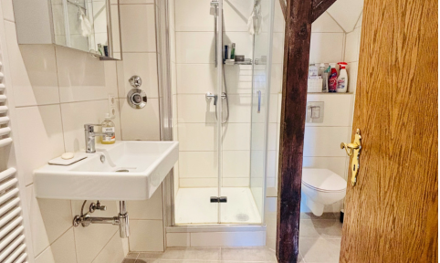 A blend of classic charm and modern design – fully furnished two-room apartment.