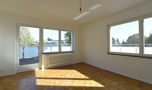 Schöne, geräumige zwei Zimmer Penthouse Wohnung