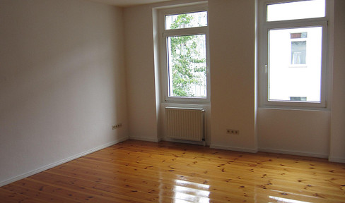 Charming and quiet 2-room apartment in a historic building, located in the popular Friedrichshain district.