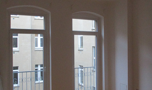 Beautiful and quiet 2-room apartment in a historic building, located in the popular Prenzlauer Berg neighborhood.