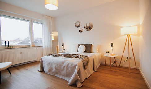 AVAILABLE IMMEDIATELY - BRIGHT, 3-ROOM APARTMENT IN A DESIRABLE LOCATION.