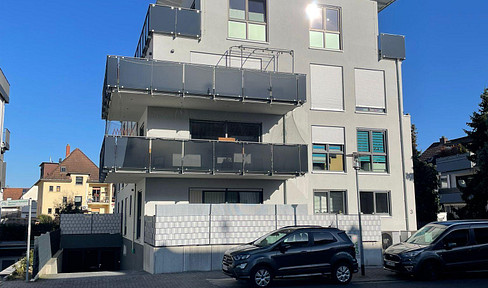 Modern and bright 4-room apartment with a spacious balcony, located in a prime area of Obertshausen.