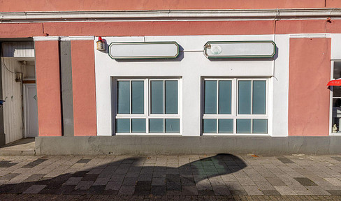 Commercial unit for rent in the city center – approximately 99 m², large window frontage, 5 minutes walk from the WHV pedestrian zone.