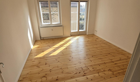 High-quality 2-room apartment on the 1st floor in the popular Teltow-Seehof district, close to the Lichterfelde S-Bahn station.