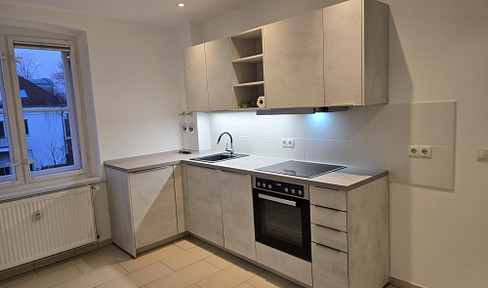 High-quality 2-room apartment on the 1st floor in the popular Teltow-Seehof district, close to the Lichterfelde S-Bahn station.