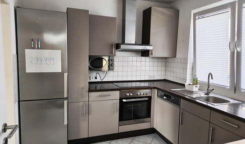 Terraced house with garden, fireplace, and double carport, located in the center of Apensen.