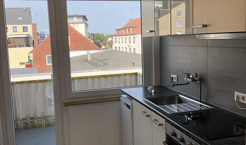 Attractive 3-room apartment with balcony and fitted kitchen in Geestemünde.