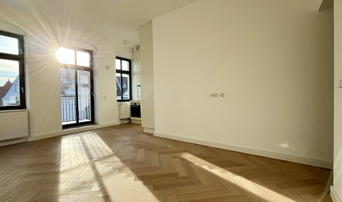 3-room apartment in a historic building with panoramic views | 2 balconies | Equipped kitchen | Elevator | Excellent transport links.