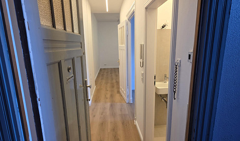 Newly renovated apartment in a historic building, featuring a fitted kitchen and a walk-in shower | Charlottenburg | Central location.