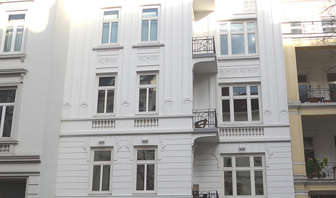 Wunderschöne 2 Zimmer-Altbauwohnung mit Balkon