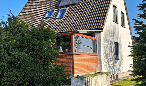 Modernisiert, großzügig, familienfreundlich – Einfamilienhaus mit Gartenparadies und Vollkeller