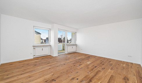 Reserved! Brand new after renovation: Bright, spacious 4-room apartment with balcony in Germering.