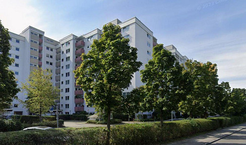 Beautiful 2-room apartment in Germering, just a short walk from the S-Bahn (suburban train) station.
