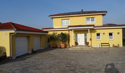 Modern, future-proof single-family home with a photovoltaic system (KFW40Plus).