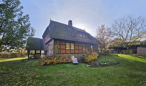 Weide, Wald und Wintergarten - Ein Traumhaus unterm Reetdach