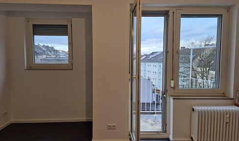 Newly renovated apartment, centrally located and conveniently close to the university and city center, with a small balcony.